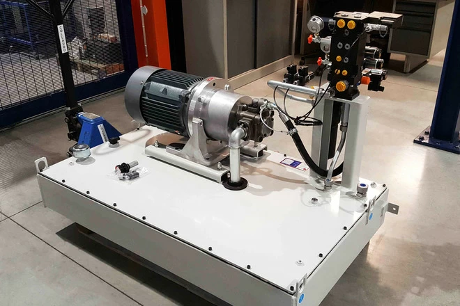 Pic #0 - Centralina oleodinamica per installazione su rastrematubi a controllo CNC