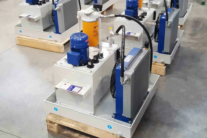 Pic #0 - Centrale Oleodinamica per movimentazione mulino di lavorazione fiocchi di legno per pannelli truciolari