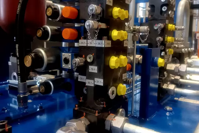 Pic #3 - HPU comando pressa meccanica: innovazione ed efficienza in azione
